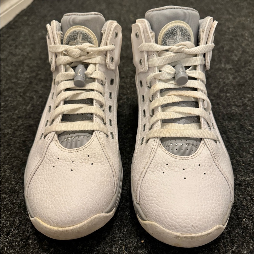 Jordan Ol’ School White and Grey - Size 8 (Almost Brand New)